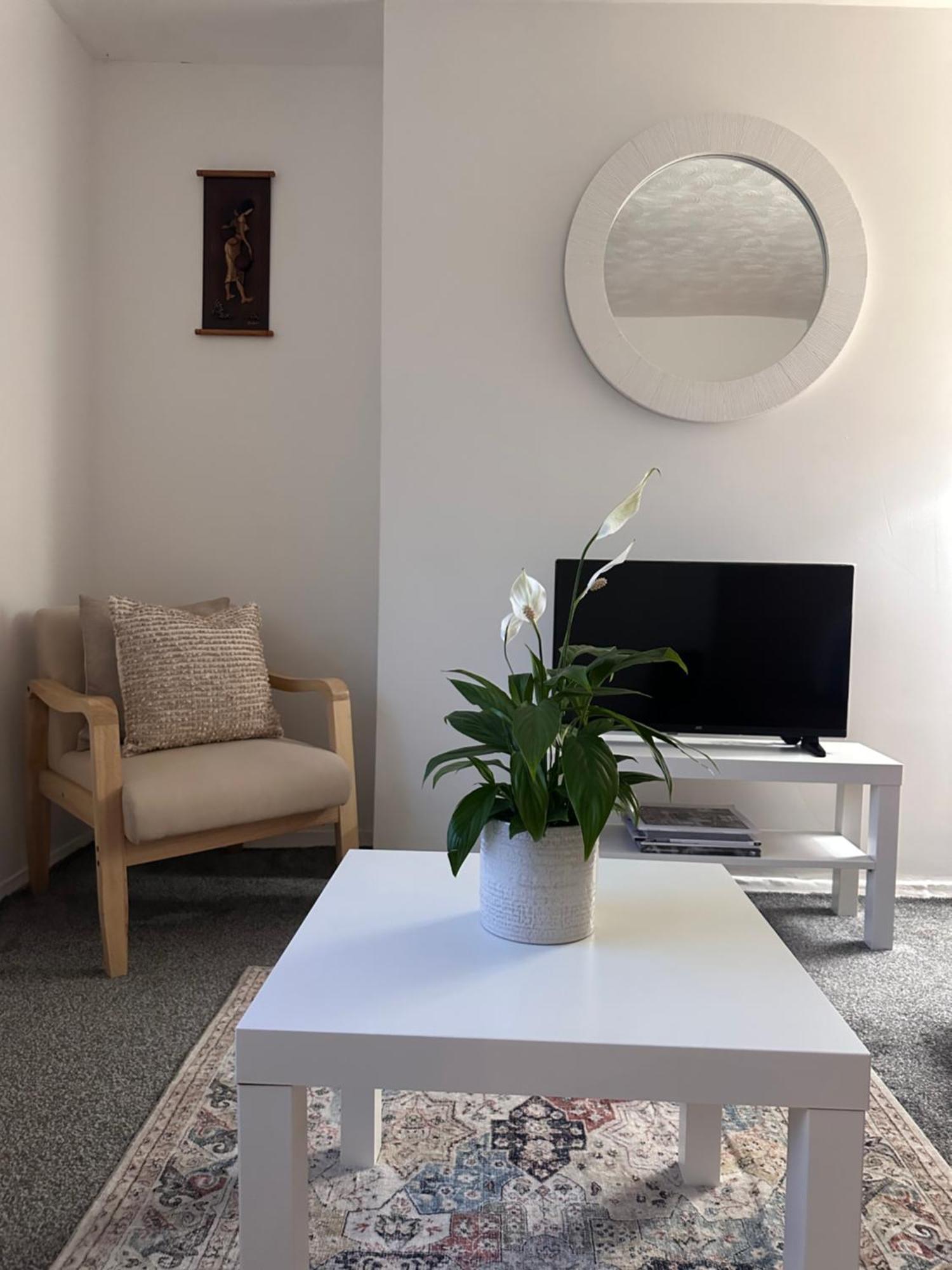 Ocean Village Marina 2 Bedroom Apartment With Balcony! Саутгемптон Экстерьер фото