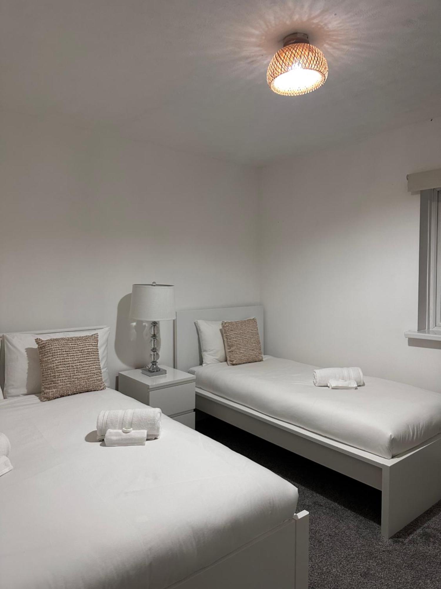 Ocean Village Marina 2 Bedroom Apartment With Balcony! Саутгемптон Экстерьер фото